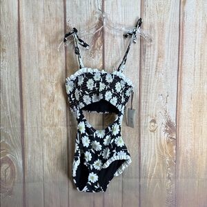 💵NWT Unique Vintage Daisy Cutout One-Piece Swimsuit Size Small